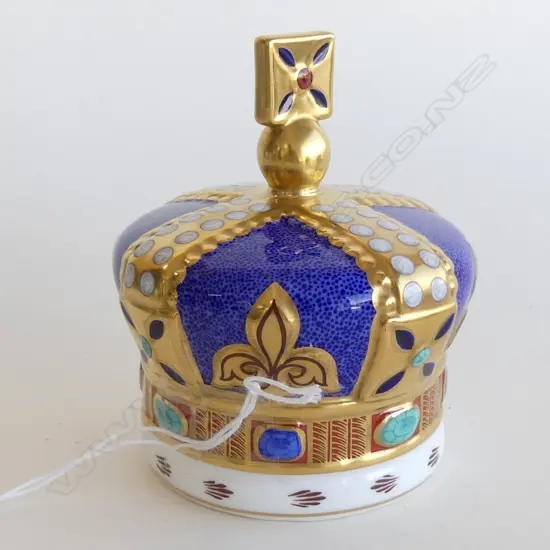 A Royal Crown Derby porcelain paperweight Queen Victoria Crown